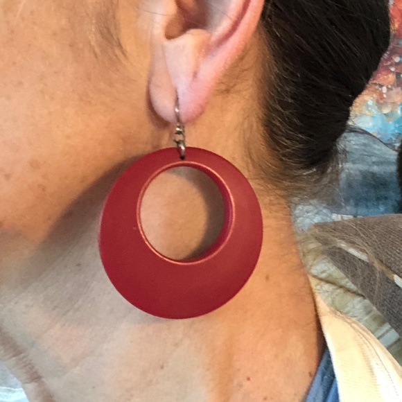 3/$32 VTG 80s Huge Burgundy Red Matte Retro Chunky Dangle Hoop Pierced Earrings - Picture 4 of 6